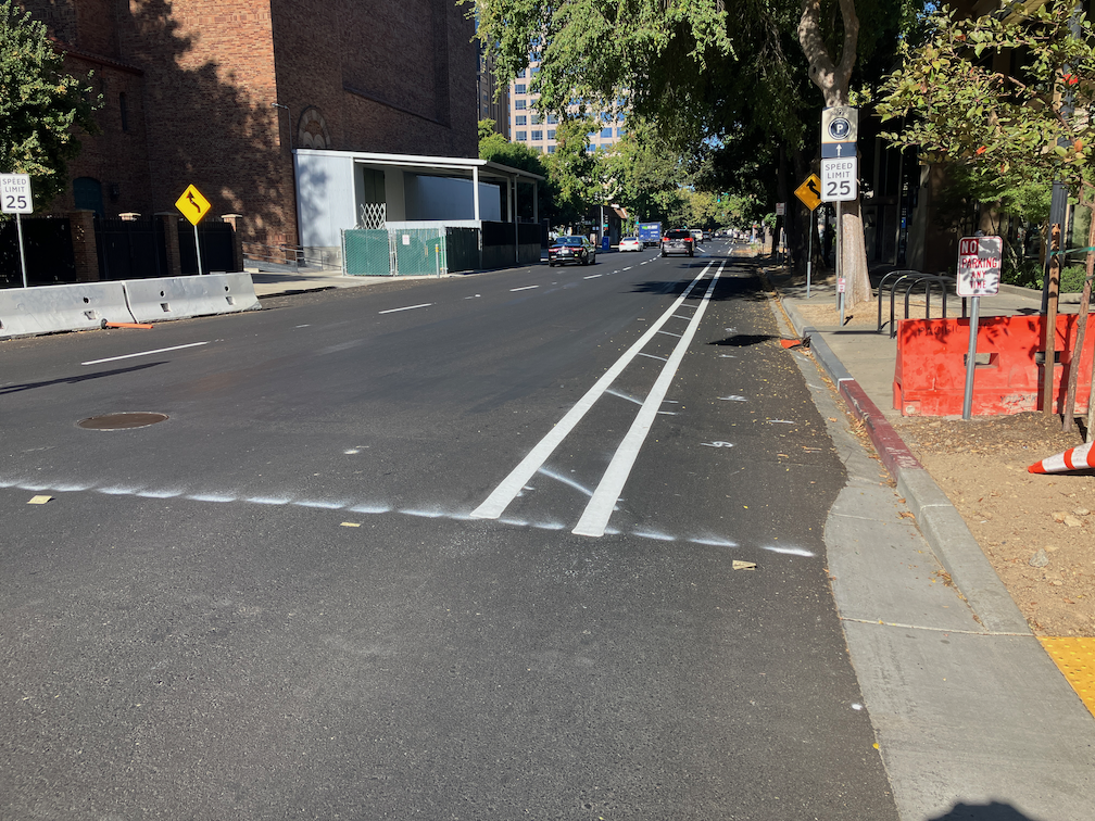 photo I St at 16th St, two vehicle lanes and buffered bike lane